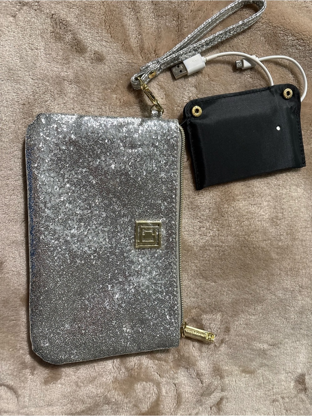 Liz Claiborne Silver Glitter Phone Charging Wristlet Wallet